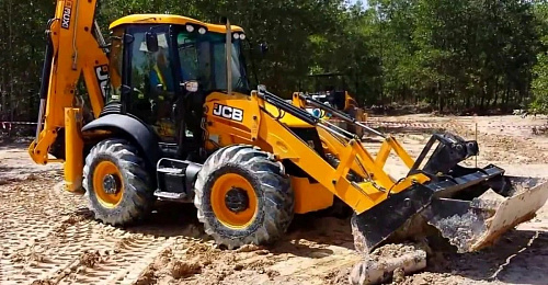 Экскаватор погрузчик JCB 3CX super (трактор) Экскаватор погрузчик JCB 3CX super (трактор)